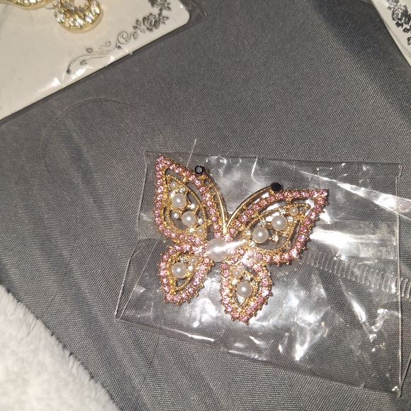 Jewelry - Elegant Butterfly Brooch with Pink and Gold Accents